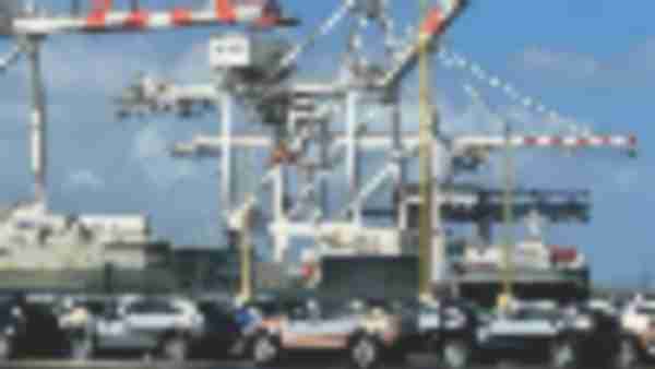 https://www.ajot.com/images/uploads/article/751-Port_of_Honolulu_Matson_unloading.jpg