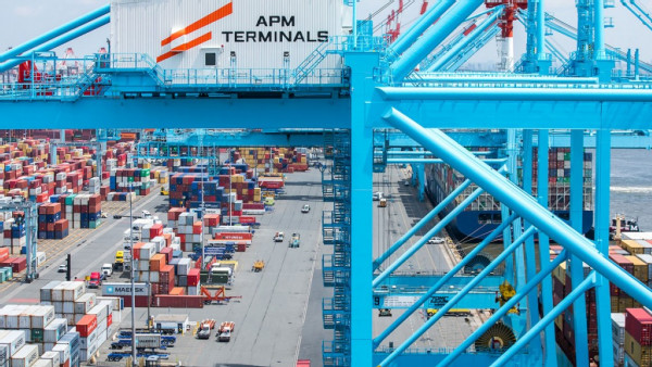 https://www.ajot.com/images/uploads/article/APM-Terminals-Elizabeth-nynj.jpg