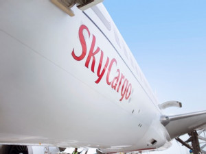 https://www.ajot.com/images/uploads/article/Emirates_SkyCargo_Aircraft_Brand_Freighter.jpg