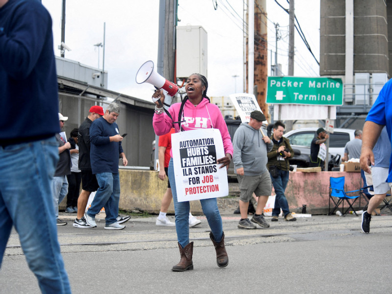 US shippers avoid East Coast ports on risk of second strike